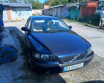 Синий Вольво С60, объемом двигателя 2.4 л и пробегом 340 тыс. км за 5400 $, фото 1 на Automoto.ua