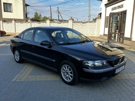 Синий Вольво С60, объемом двигателя 2.4 л и пробегом 350 тыс. км за 2950 $, фото 1 на Automoto.ua