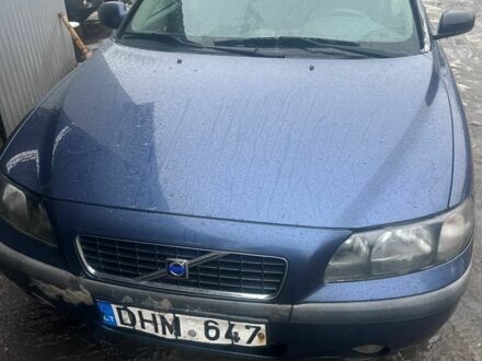 Синий Вольво С60, объемом двигателя 2.4 л и пробегом 305 тыс. км за 2000 $, фото 1 на Automoto.ua