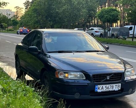 Синий Вольво С60, объемом двигателя 2.4 л и пробегом 331 тыс. км за 5300 $, фото 1 на Automoto.ua