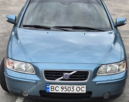 Синий Вольво С60, объемом двигателя 2.4 л и пробегом 370 тыс. км за 7522 $, фото 1 на Automoto.ua