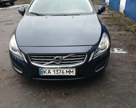 Синий Вольво С60, объемом двигателя 2.5 л и пробегом 196 тыс. км за 10700 $, фото 1 на Automoto.ua