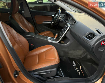 Оранжевый Вольво С60, объемом двигателя 2 л и пробегом 161 тыс. км за 7900 $, фото 42 на Automoto.ua