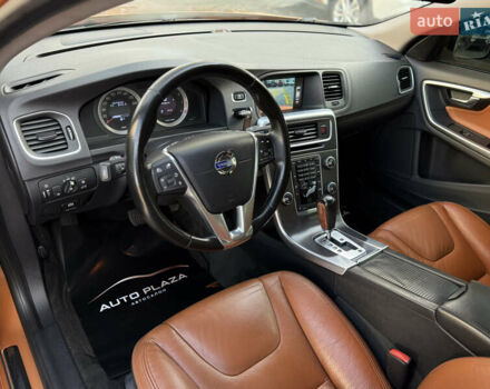 Оранжевый Вольво С60, объемом двигателя 2 л и пробегом 161 тыс. км за 7900 $, фото 43 на Automoto.ua