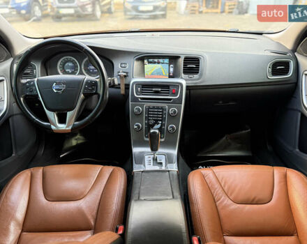 Оранжевый Вольво С60, объемом двигателя 2 л и пробегом 161 тыс. км за 7900 $, фото 45 на Automoto.ua