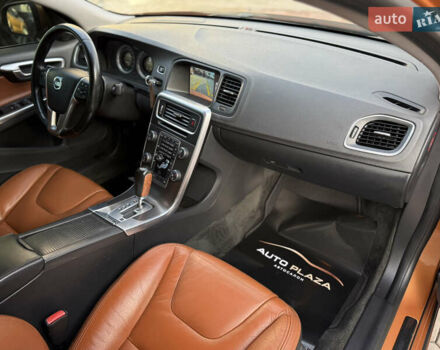 Оранжевый Вольво С60, объемом двигателя 2 л и пробегом 161 тыс. км за 7900 $, фото 44 на Automoto.ua