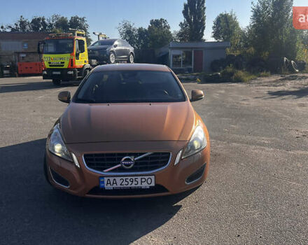 Вольво С60 2011 в Киеве на Automoto.ua Оранжевый Вольво С60, объемом двигателя 2 л и пробегом 271 тыс. км за 8300 $, фото 9 на Automoto.ua