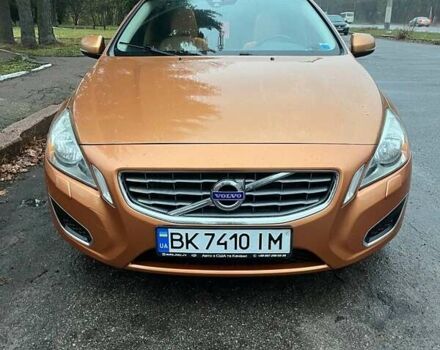 Оранжевый Вольво С60, объемом двигателя 2.5 л и пробегом 234 тыс. км за 11100 $, фото 5 на Automoto.ua