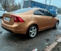 Оранжевый Вольво С60, объемом двигателя 2.5 л и пробегом 234 тыс. км за 11100 $, фото 3 на Automoto.ua