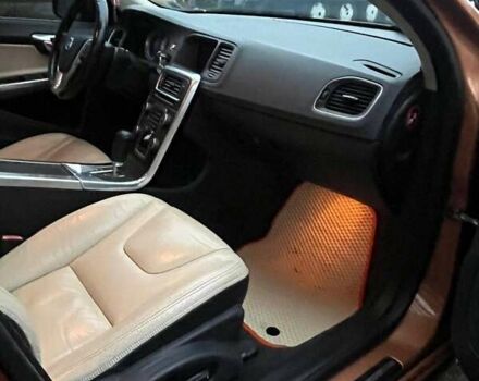 Оранжевый Вольво С60, объемом двигателя 2.5 л и пробегом 234 тыс. км за 11100 $, фото 7 на Automoto.ua