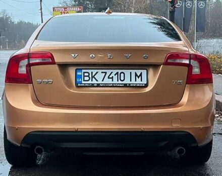 Оранжевый Вольво С60, объемом двигателя 2.5 л и пробегом 234 тыс. км за 11100 $, фото 4 на Automoto.ua