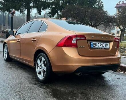 Оранжевый Вольво С60, объемом двигателя 2.5 л и пробегом 234 тыс. км за 11100 $, фото 2 на Automoto.ua