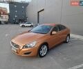 Оранжевый Вольво С60, объемом двигателя 2 л и пробегом 213 тыс. км за 7300 $, фото 1 на Automoto.ua