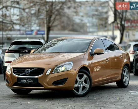 Оранжевый Вольво С60, объемом двигателя 2 л и пробегом 161 тыс. км за 7900 $, фото 1 на Automoto.ua