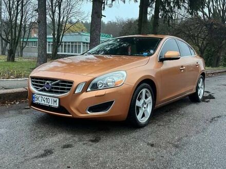 Оранжевый Вольво С60, объемом двигателя 2.5 л и пробегом 234 тыс. км за 11100 $, фото 1 на Automoto.ua