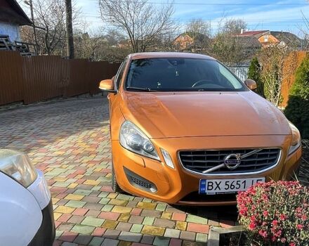 Оранжевый Вольво С60, объемом двигателя 1.6 л и пробегом 23950 тыс. км за 8500 $, фото 1 на Automoto.ua