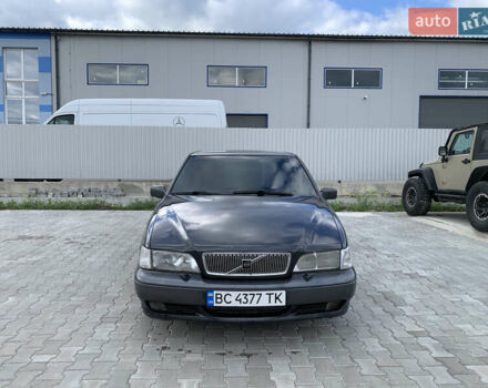Серый Вольво С70, объемом двигателя 2.5 л и пробегом 380 тыс. км за 3100 $, фото 1 на Automoto.ua