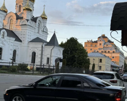 Чорний Вольво S80, об'ємом двигуна 2.4 л та пробігом 365 тис. км за 4700 $, фото 4 на Automoto.ua