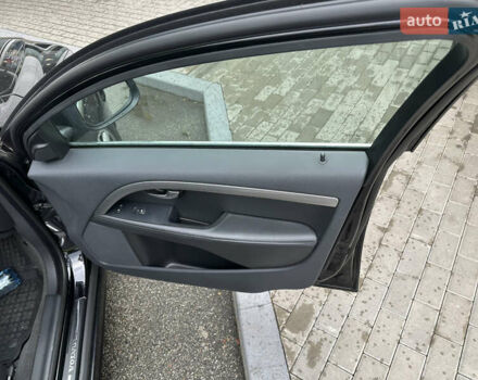 Черный Вольво С80, объемом двигателя 2 л и пробегом 281 тыс. км за 13000 $, фото 37 на Automoto.ua