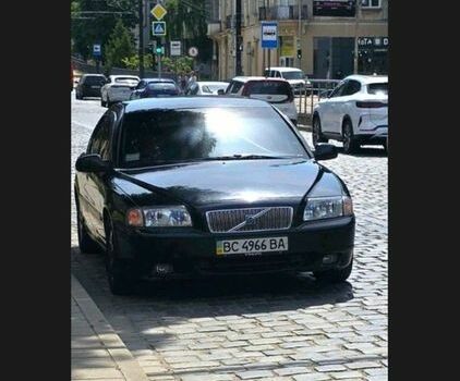 Черный Вольво С80, объемом двигателя 1.98 л и пробегом 200 тыс. км за 5500 $, фото 1 на Automoto.ua