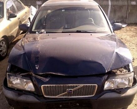 Синий Вольво С80, объемом двигателя 2.4 л и пробегом 369 тыс. км за 2200 $, фото 1 на Automoto.ua