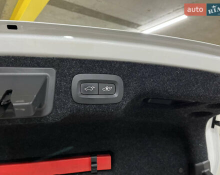 Білий Вольво S90, об'ємом двигуна 1.97 л та пробігом 100 тис. км за 35000 $, фото 33 на Automoto.ua