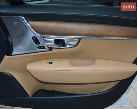 Білий Вольво S90, об'ємом двигуна 2 л та пробігом 65 тис. км за 34900 $, фото 30 на Automoto.ua