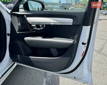 Вольво С90 2021 в Киеве на Automoto.ua Белый Вольво С90, объемом двигателя 1.97 л и пробегом 61 тыс. км за 36999 $, фото 15 на Automoto.ua