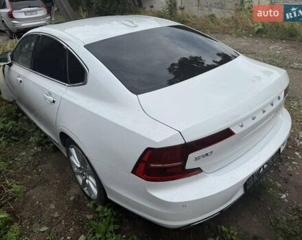 Білий Вольво S90, об'ємом двигуна 2 л та пробігом 200 тис. км за 4300 $, фото 1 на Automoto.ua