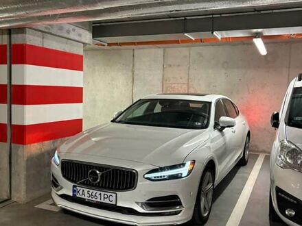 Белый Вольво С90, объемом двигателя 1.97 л и пробегом 148 тыс. км за 22000 $, фото 1 на Automoto.ua