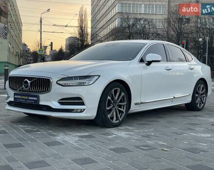 Белый Вольво С90, объемом двигателя 1.97 л и пробегом 175 тыс. км за 24500 $, фото 1 на Automoto.ua