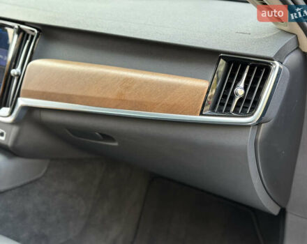 Черный Вольво С90, объемом двигателя 1.97 л и пробегом 121 тыс. км за 33490 $, фото 27 на Automoto.ua