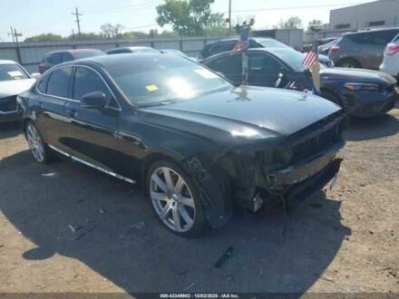 Черный Вольво С90, объемом двигателя 2 л и пробегом 64 тыс. км за 7000 $, фото 1 на Automoto.ua