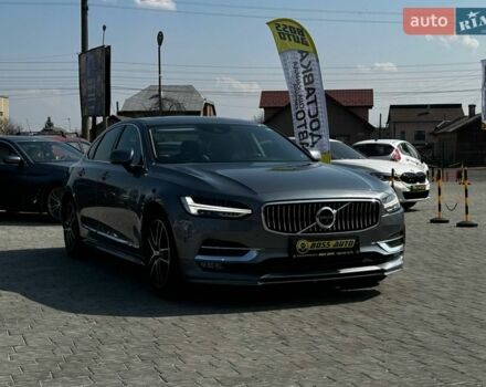 Серый Вольво С90, объемом двигателя 1.97 л и пробегом 220 тыс. км за 19000 $, фото 1 на Automoto.ua