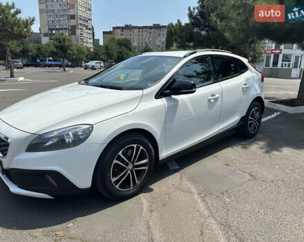 Білий Вольво V40, об'ємом двигуна 1.6 л та пробігом 253 тис. км за 10700 $, фото 4 на Automoto.ua