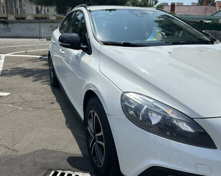 Білий Вольво V40, об'ємом двигуна 1.6 л та пробігом 253 тис. км за 10700 $, фото 5 на Automoto.ua
