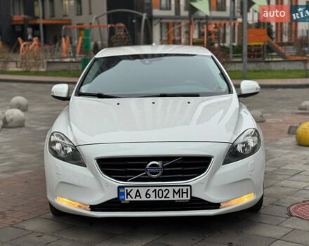 Белый Вольво В40, объемом двигателя 1.6 л и пробегом 309 тыс. км за 8900 $, фото 2 на Automoto.ua