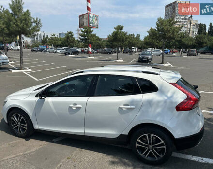 Білий Вольво V40, об'ємом двигуна 1.6 л та пробігом 253 тис. км за 10700 $, фото 8 на Automoto.ua