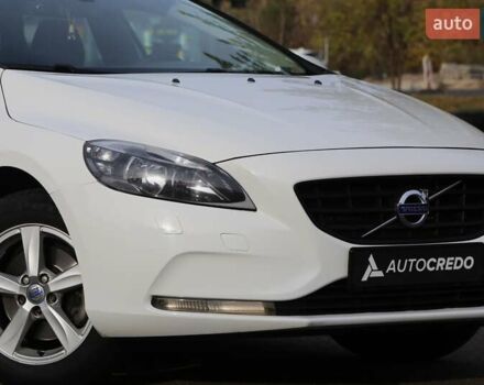 Белый Вольво В40, объемом двигателя 1.56 л и пробегом 144 тыс. км за 11900 $, фото 3 на Automoto.ua