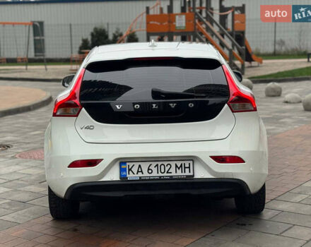 Белый Вольво В40, объемом двигателя 1.6 л и пробегом 309 тыс. км за 8900 $, фото 10 на Automoto.ua