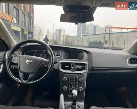 Белый Вольво В40, объемом двигателя 1.6 л и пробегом 309 тыс. км за 8900 $, фото 12 на Automoto.ua