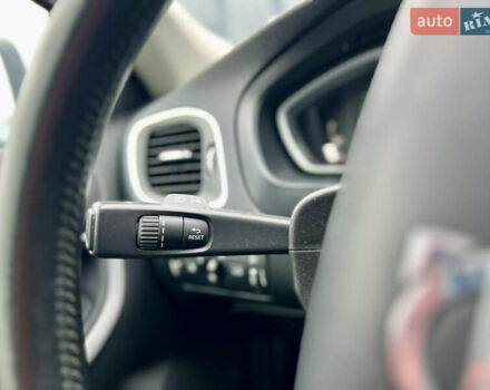 Білий Вольво V40, об'ємом двигуна 1.56 л та пробігом 309 тис. км за 9800 $, фото 21 на Automoto.ua