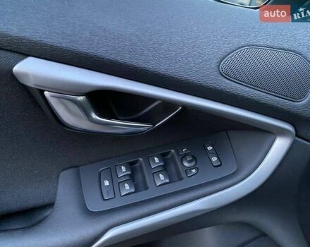 Белый Вольво В40, объемом двигателя 1.6 л и пробегом 139 тыс. км за 12700 $, фото 11 на Automoto.ua