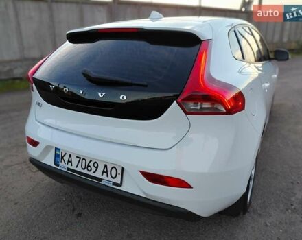 Белый Вольво В40, объемом двигателя 1.56 л и пробегом 118 тыс. км за 11600 $, фото 18 на Automoto.ua