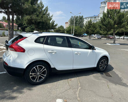 Білий Вольво V40, об'ємом двигуна 1.6 л та пробігом 253 тис. км за 10700 $, фото 2 на Automoto.ua