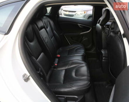 Белый Вольво В40, объемом двигателя 1.56 л и пробегом 144 тыс. км за 11900 $, фото 10 на Automoto.ua