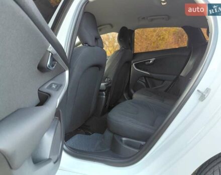 Белый Вольво В40, объемом двигателя 1.56 л и пробегом 118 тыс. км за 11600 $, фото 31 на Automoto.ua