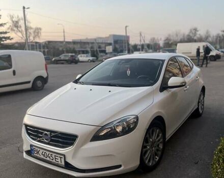Белый Вольво В40, объемом двигателя 1.56 л и пробегом 275 тыс. км за 9700 $, фото 1 на Automoto.ua