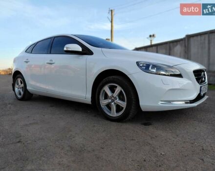 Белый Вольво В40, объемом двигателя 1.56 л и пробегом 118 тыс. км за 11600 $, фото 25 на Automoto.ua