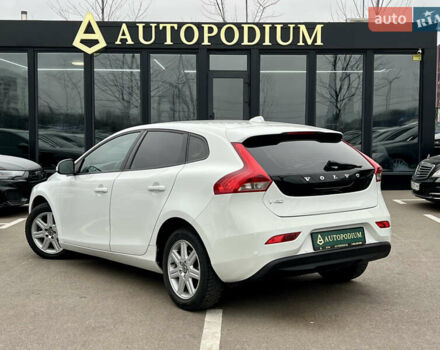 Білий Вольво V40, об'ємом двигуна 1.56 л та пробігом 309 тис. км за 9800 $, фото 10 на Automoto.ua